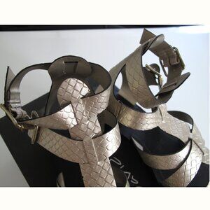 Flat Sandals Size 6 Gold Color  David Isaac IVY NWT 🆕